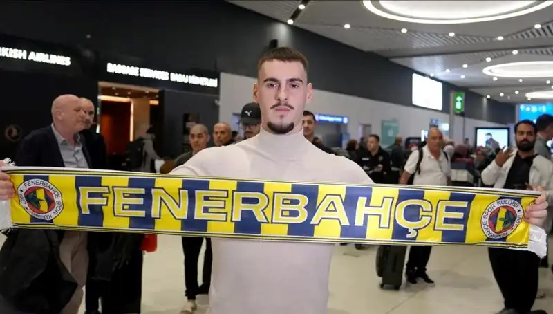 Fenerbahçe, Genç Yeteneği Mimovic'in Lisansını Çıkardı: Yeni Dönemin Habercisi mi?