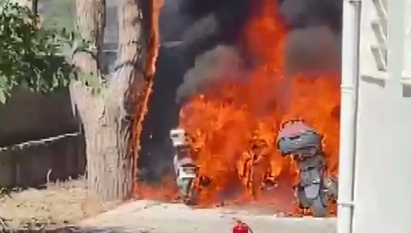 Park Halindeki 6 Motosiklet Alev Alev Yandı, Şok Edici Görüntüler Ortaya Çıktı!
