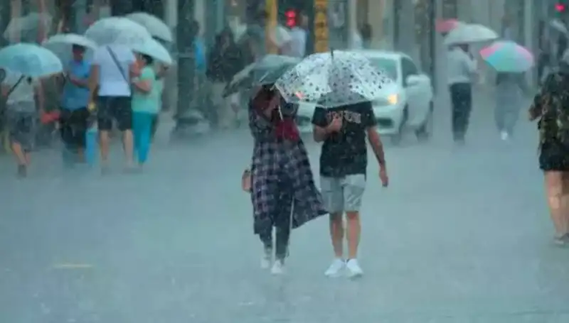 Meteoroloji'den Uyarı: İstanbul'da Yağış, Yangın Bölgesinde Rüzgar Etkili Olacak