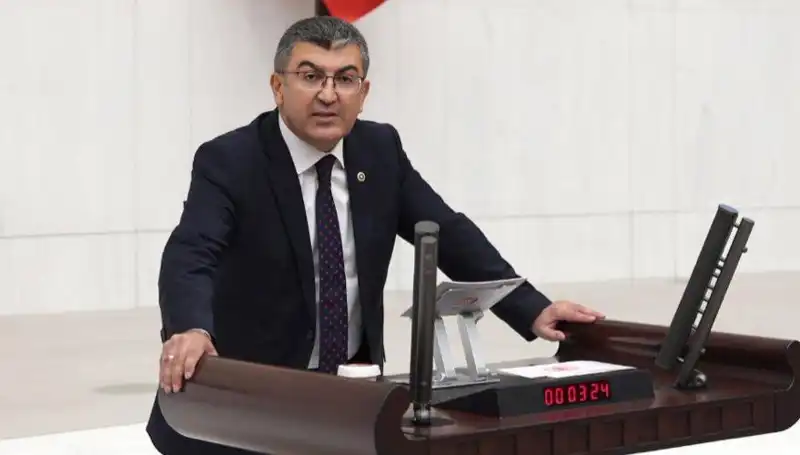 Hasan Ekici, Gelecek Partisi'nden Sürpriz İstifa İle Gündeme Damgasını Vurdu