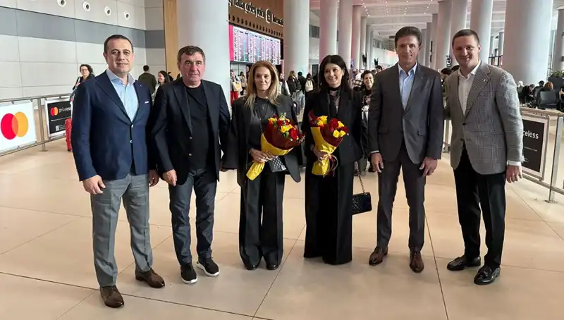Hagi ve Popescu: İstanbul’da Futbol Sevdamız Yeniden Canlanıyor!