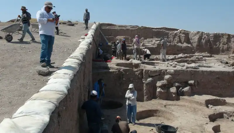 Kilis'teki Oylum Höyük'te Kazılar Sıcak Havaya Rağmen Devam Ediyor