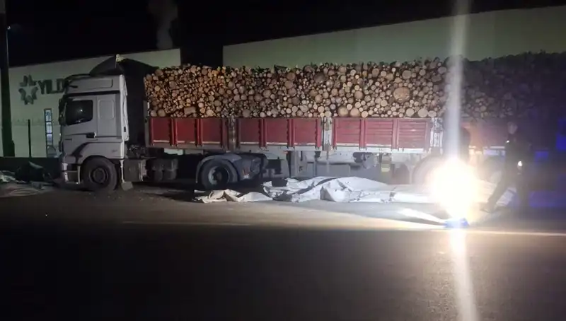 Brandayı Toplayan TIR Sürücüsüne Otomobil Çarptı: Kaza Anına Tanıklık Edenler Ne Dedi?