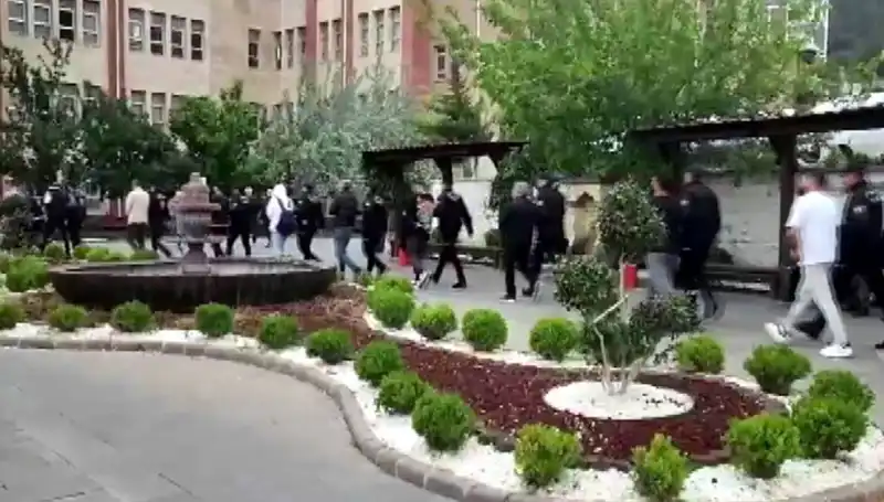 İstanbul'da 200 Milyon Liralık Vurgun: 16 Kişi Tutuklandı