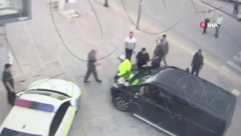 CHP'li Milletvekilinin Şoförü, Aracı Polis Üzerine Sürdü: Olayın Detayları Ortaya Çıktı