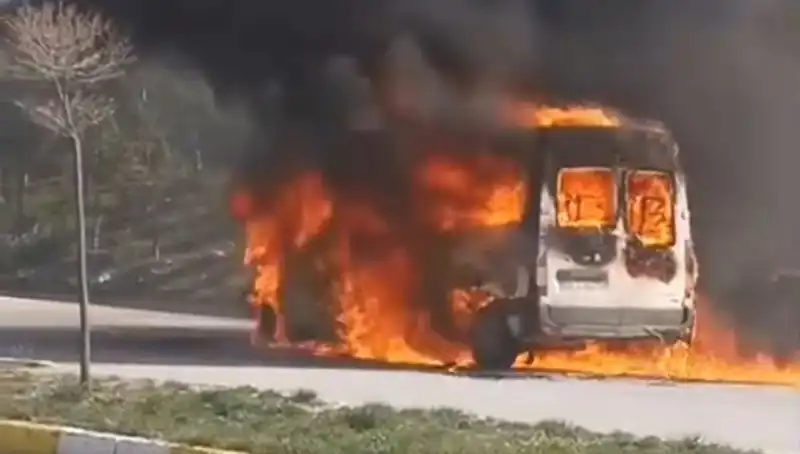 Havalimanı Personel Servisi Alev Alev Yandı: Olayın Ayrıntıları ve Son Gelişmeler