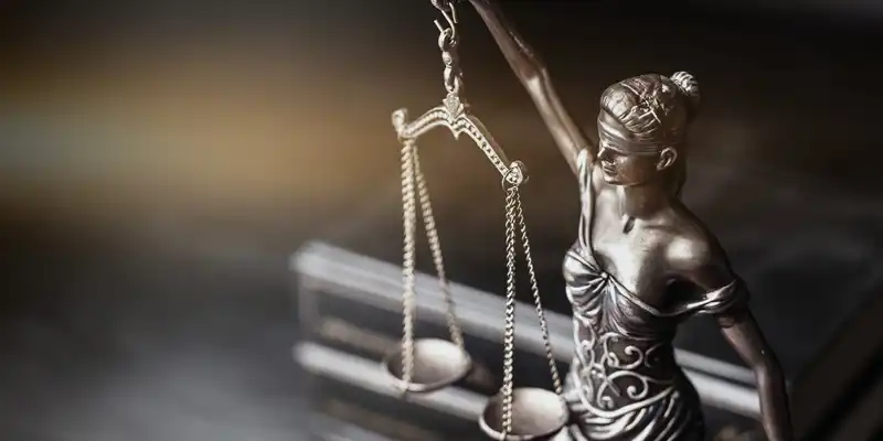 Erezoğlu Hukuk: Ceza Hukukunda Hakaret, Tehdit ve Vergi Suçlarına Uzman Avukat Desteği