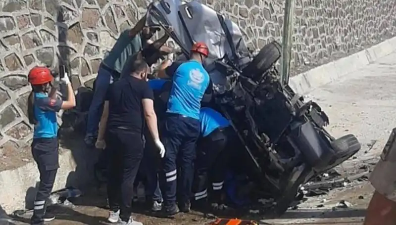 Tunceli'de Kaza: İki Araç Kafa Kafaya Çarpıştı, Yaralılar Hastaneye Sevk Edildi