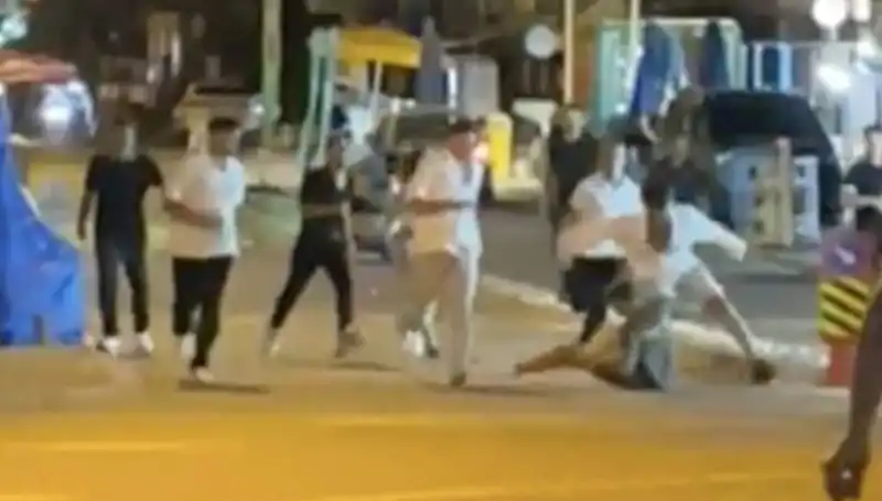 Edirne'de Bıçaklı Kavga: Sokaklarda Panik ve İki Yaralı