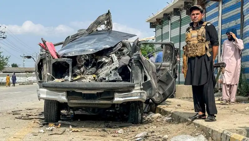 Pakistan’da Patlama Korkunç Bilanço: Dört Yetkili ve Polis Hayatını Kaybetti