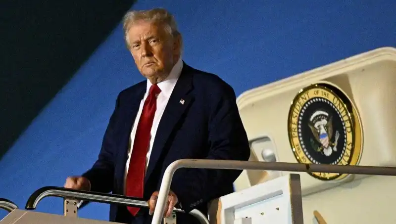 Katar’dan Trump'a Uçan Saray: 400 Milyon Dolarlık Jet Görüntülendi!
