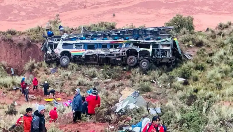 Kamyonla Çarpışıp Uçuruma Yuvalanan Otobüste 31 Hayat Kayıbı: Korkunç Anlar