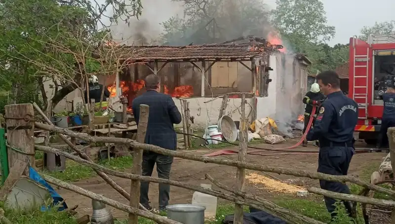 Elektrik Kontağından Çıkan Yangın, Bir Evi Kül Etti: Güvenlik Önlemleri Hayati Öneme Sahip!