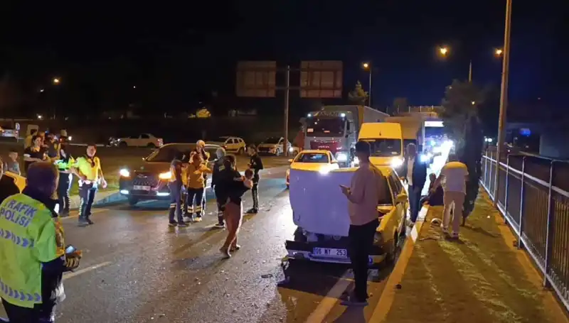 Otoyolda Geri Dönüş Kazası: İki Çocukla Birlikte Dört Yaralı