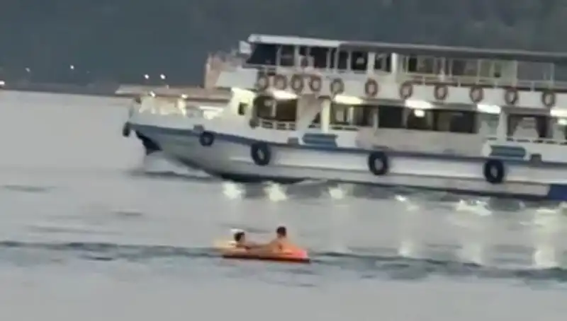 Sarıyer Sahilinde İki Çocuk Botla Denize Açıldı, Neler Oldu?