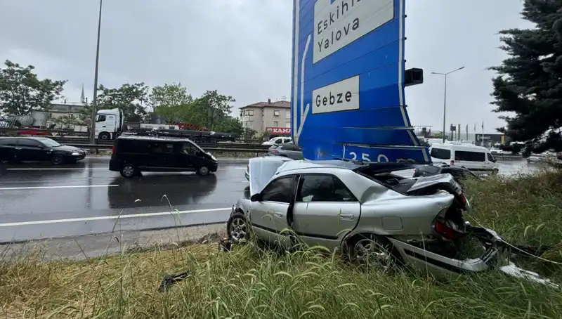 Trafik Levhasına Çarpmanın Sonucu: Tek Yaralı Kaza!