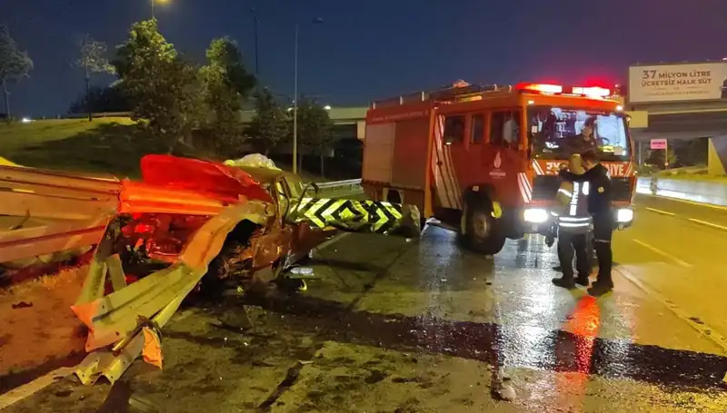 Bariyerle Araba Çarpışması: Sürücü Ağır Yaralandı, Olay Yeri Korkunçtu