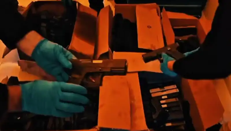 Mersin'de Büyük Silah Kaçakçılığı Operasyonu: 20 Şüpheli Gözaltında