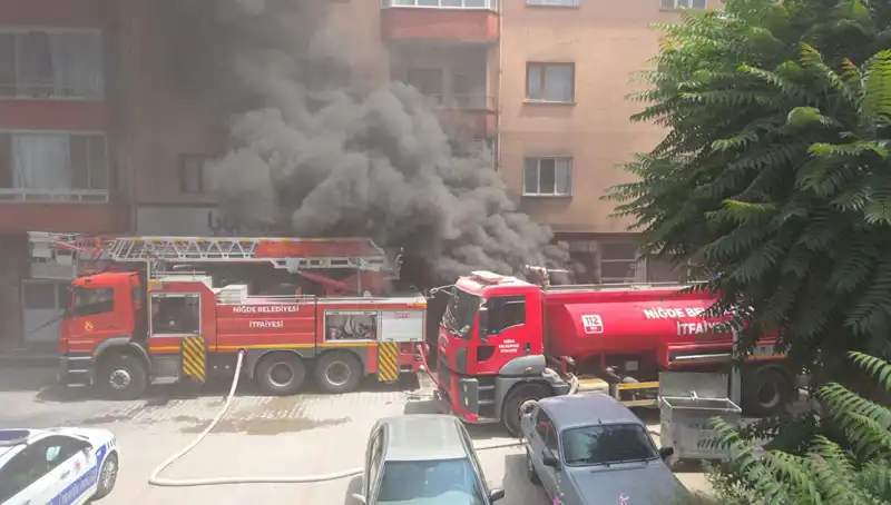 Niğde'deki Beyaz Eşya Deposunda Meydana Gelen Yangın Destanı