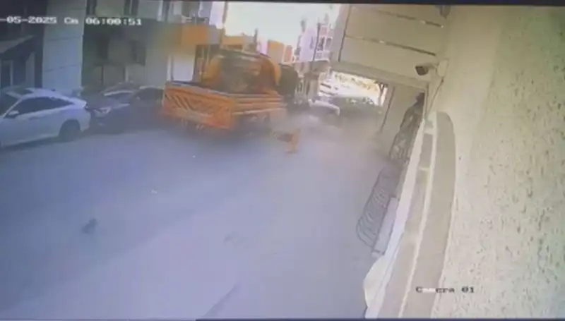 Kontrolden Çıkan Vinç İstanbul'da 23 Araca Çarparak Durduruldu
