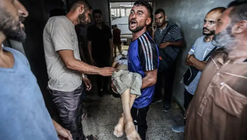 İsrail’in Gazze’nin Kalbinde Yüzlerce Hayatla Oynayan Saldırısı