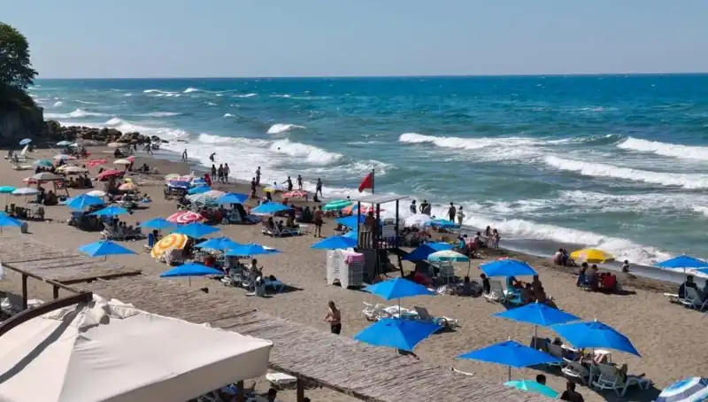 Akçakoca'da Denizde Yasağa Duyulan Tepkiler: Neden Bu Karar Alındı?