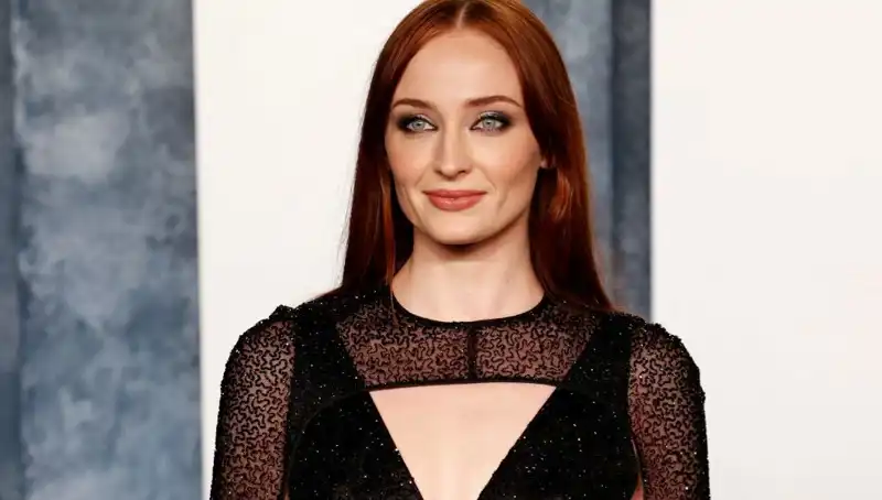 Sophie Turner, Game of Thrones Yorumuyla Hayranlarını Şaşkına Çevirdi!