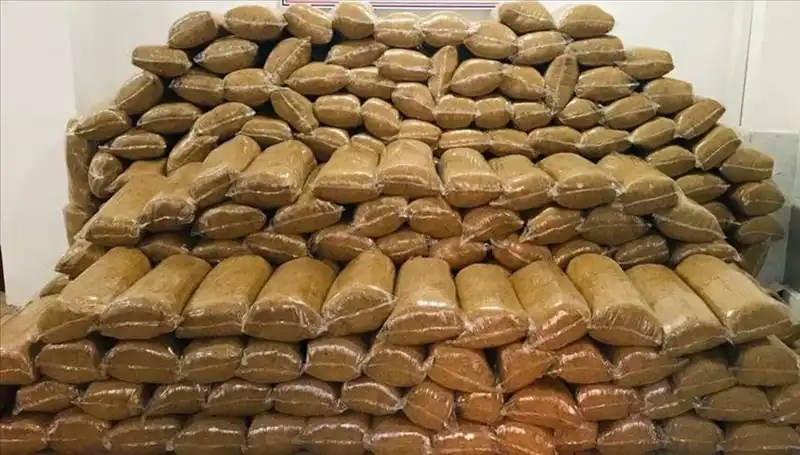 Manisa'da 2 Ton Kaçak Tütün Operasyonu: Suçlular Yakalandı!