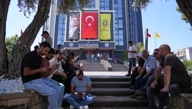 Ücretlerini Alamayan İşçilerden Cesur Eylem: Oturma Eylemiyle Seslerini Duyurdular