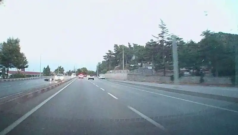 Motosiklet ve Otomobil Çarpıştı: Şehirde Korkutan Kaza!