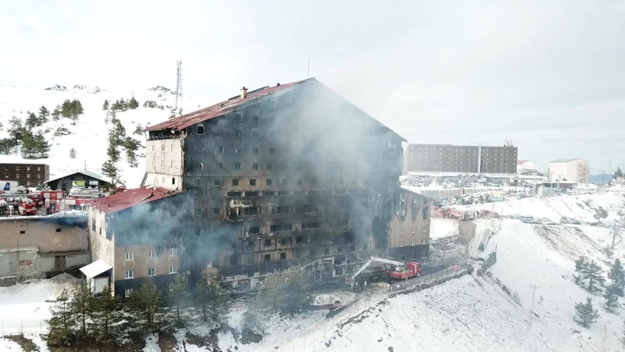 Bakan Tunç: Otel yangınıyla ilgili 4 kişi gözaltına alındı