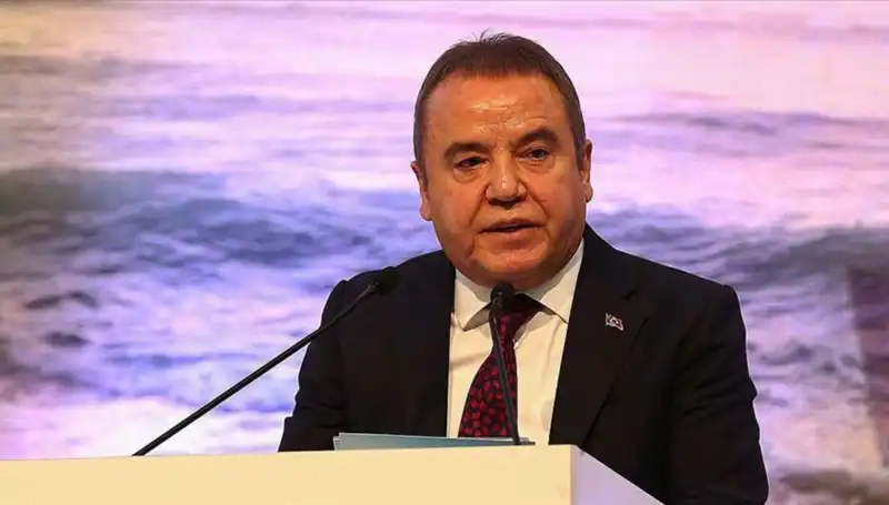 Antalya'nın Kalbindeki İsim: Muhittin Böcek Kimdir?