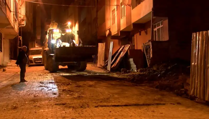 Bağcılar’da Eğilen Bina Bilançoyu Sarsacak: Neden Boşaltıldı?