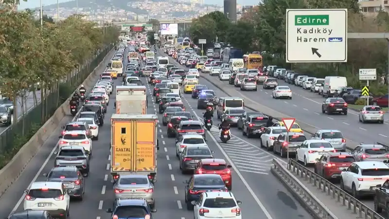 İstanbul'da Trafik Kilidi: Yoğunluk Yüzde 90’a Ulaştı, Nedenleri ve Çözüm Önerileri