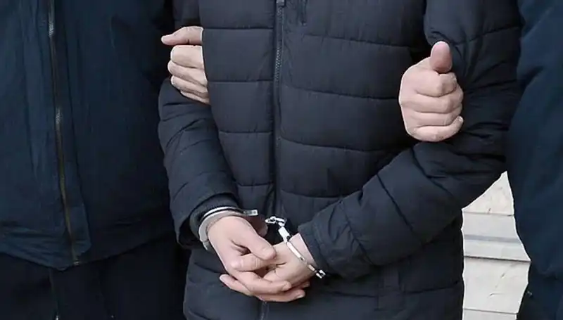 Sakarya'da 32 Yıllık Firari Suçlu, Polisin Hızlı Operasyonuyla Yakalandı!