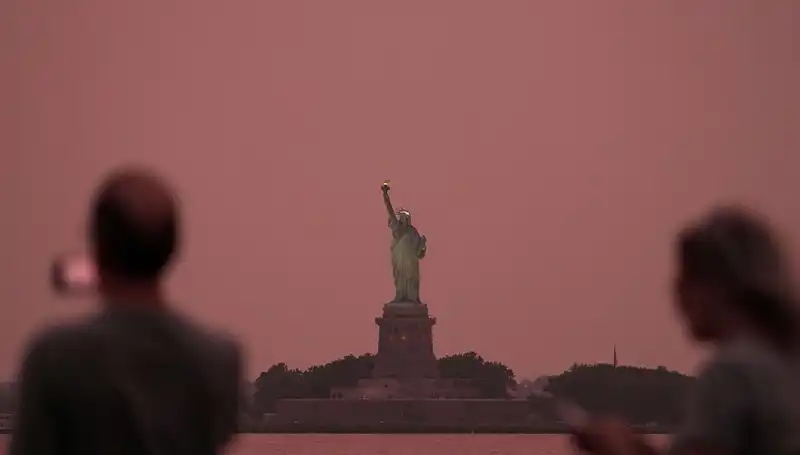 Kanada Yangınlarının Dumanı New York'u Sararken Neler Oluyor?