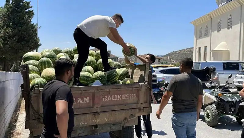 Grubun Dikkatini Çeken Olay: Tonlarca Karpuzla Ücretsiz Dağıtım