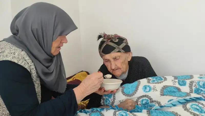 102 Yaşındaki Kezik Nine: Hayatının Sırrı Hiç Doktora Gitmemekte Gizli!