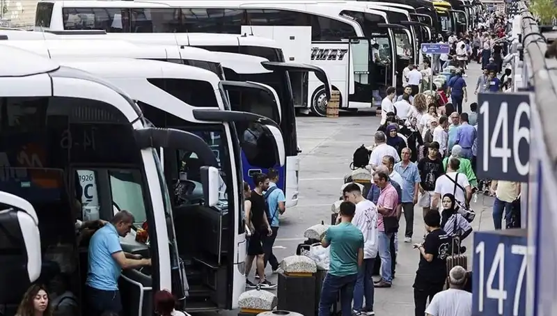 İstanbul'da Geçen Yıl 369 Bin Kişi Şehirden Ayrıldı: Nedenleri Ne?