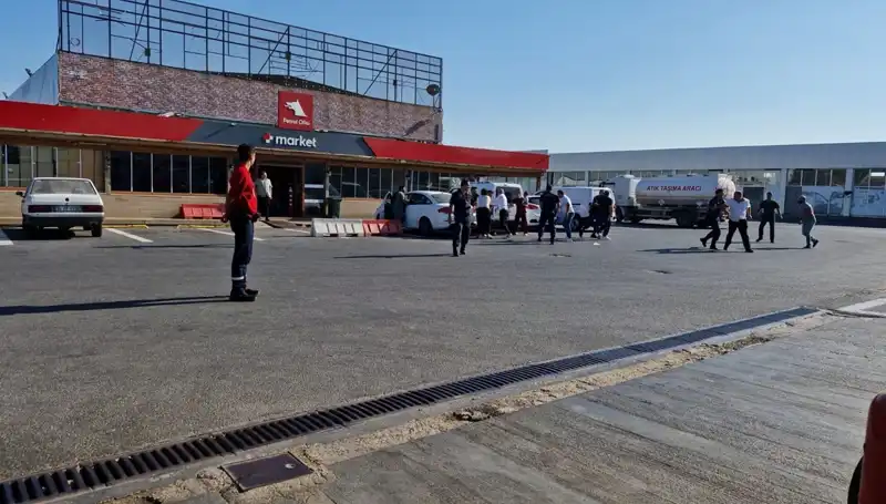İki Aile Arasında Omuz Atma Kavgası: Akaryakıt İstasyonu Savaş Alanına Döndü!