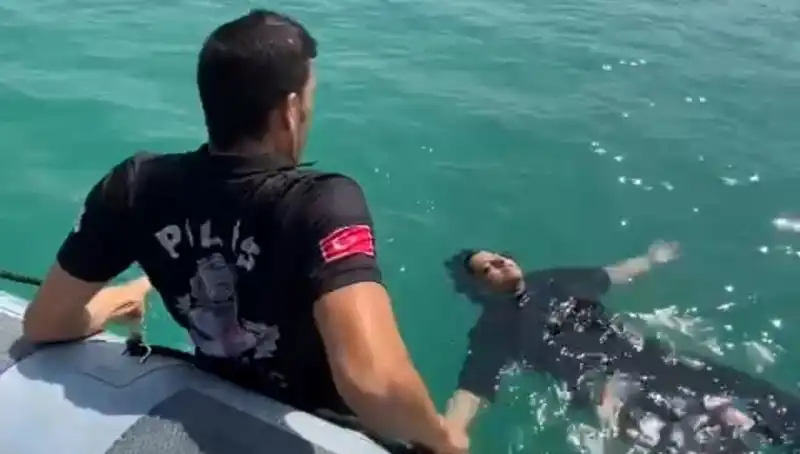 Baraj Gölüne Düşen Kadın, Gemi Adamları Tarafından Kurtarıldı!