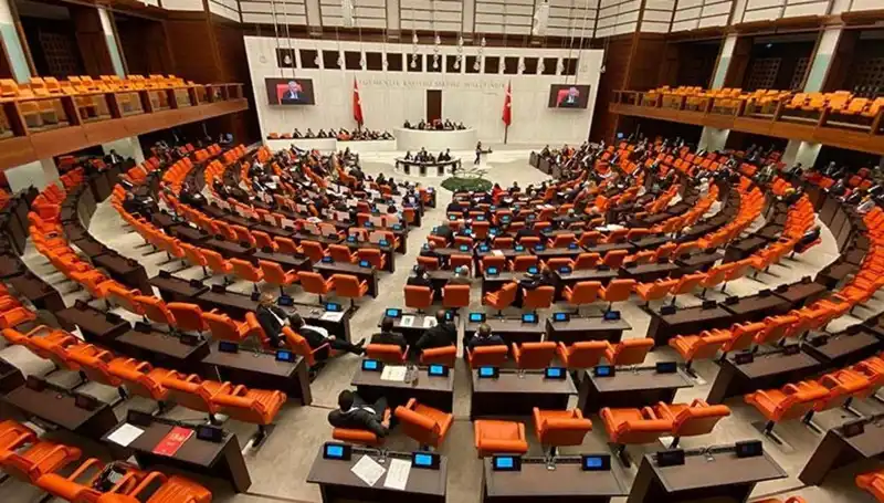 Emekli İkramiyesinde Tarihi Artış: TBMM'de 4 Bin TL'lik Teklif Onaylandı