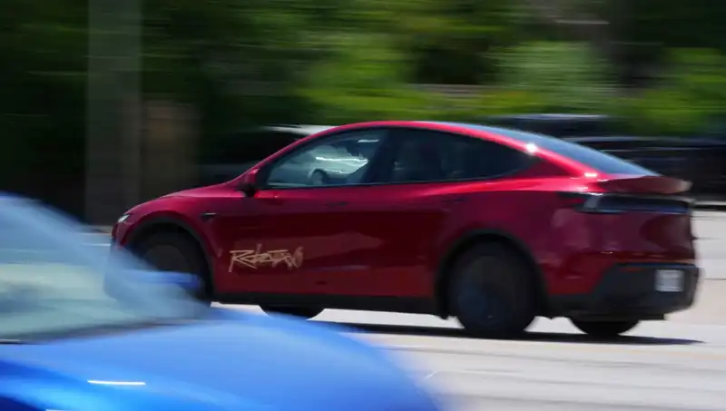 Tesla'nın Robotaxi Deneyimi Dünya Gündeminde: Hız ve Güvenlik Sorunları Yüzünden Sınavı Kaybetti