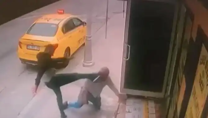 Oğlunun Alacaklısıyla Yüzyüze Gelen Baba, Taksi Durağında Dehşeti Yaşadı