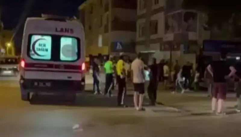 Alkollü Sürücü, Tartıştığı Yayaları Kamyonetle Ezdi: Olay Anları Şok Etti