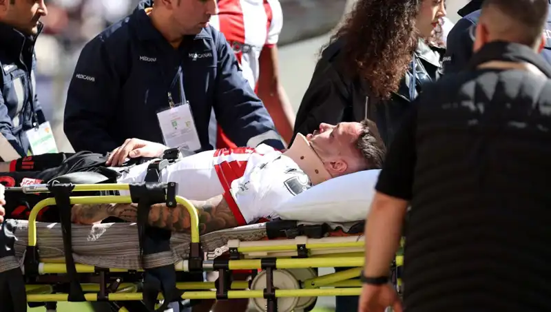 Sivasspor-Göztepe Maçında Korkutan Sakatlıklar, İki Futbolcu Hastaneye Kaldırıldı!