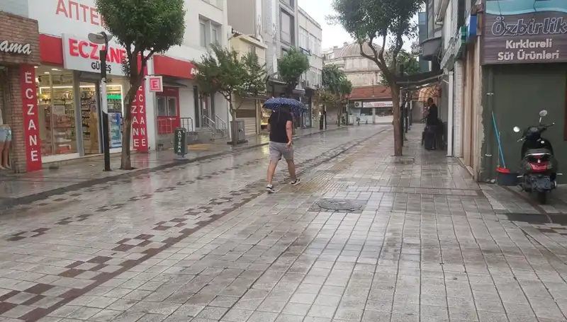 Kırklareli'de Sağanak Yağış Hayatı Olumsuz Etkiledi: İlgili Kurumların Önlemleri Neler?