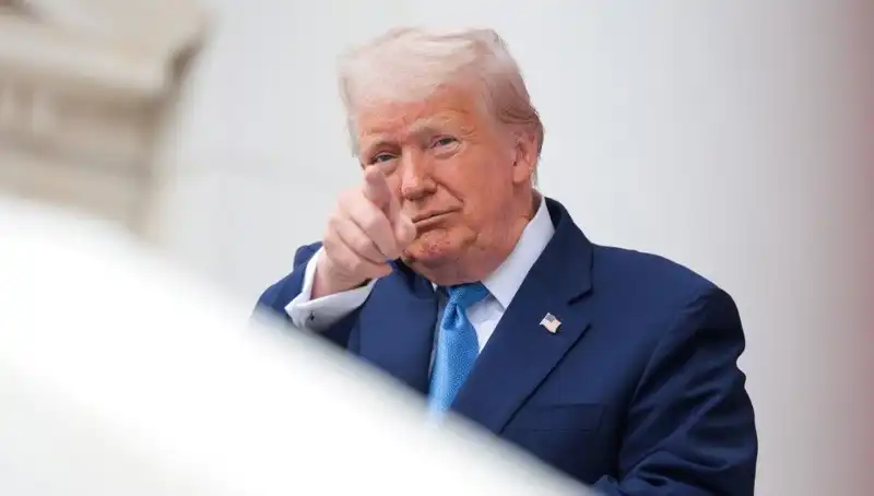 Adalet Bakanlığı'ndan Şok Açıklama: Trump, Epstein Belgelerinde Geçiyor mu?
