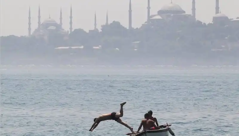 Kavurucu Sıcaklar Geldi: Ülke Genelinde 44 Derecelik Rekor Bekleniyor