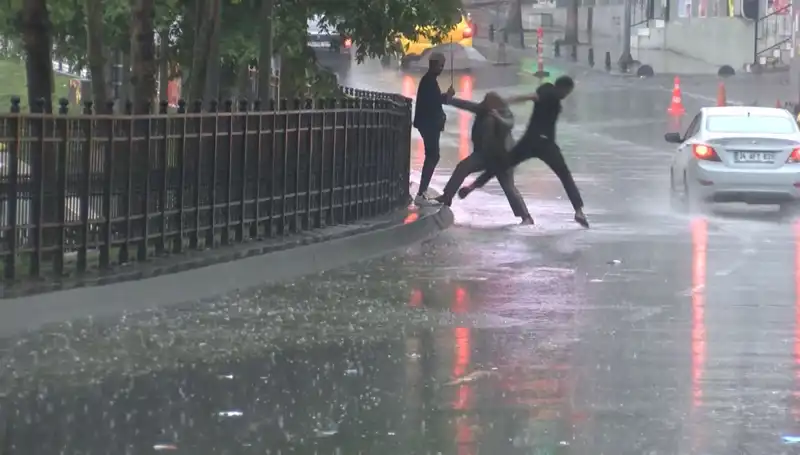 İstanbul ve İzmir İçin Turuncu Kodlu Alarm: Meteorolojiden Flaş Uyarı Geldi!